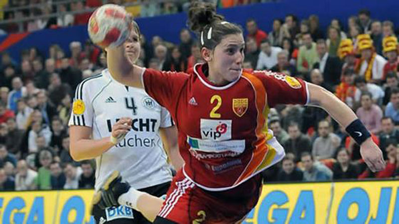 Македонска рукометашица пала са петог спрата и бори се за живот