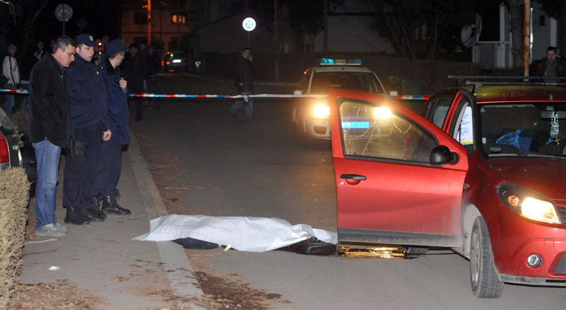 Убици са мачетом стављене лисице! 