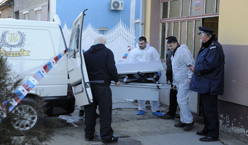 Раскомадао старца, па тело сакрио у замрзивач