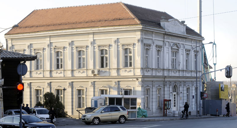 Реституција: Пашићи исељавају пензионере?