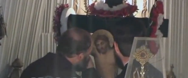 Заплакала икона у Грчкој стара 100 година