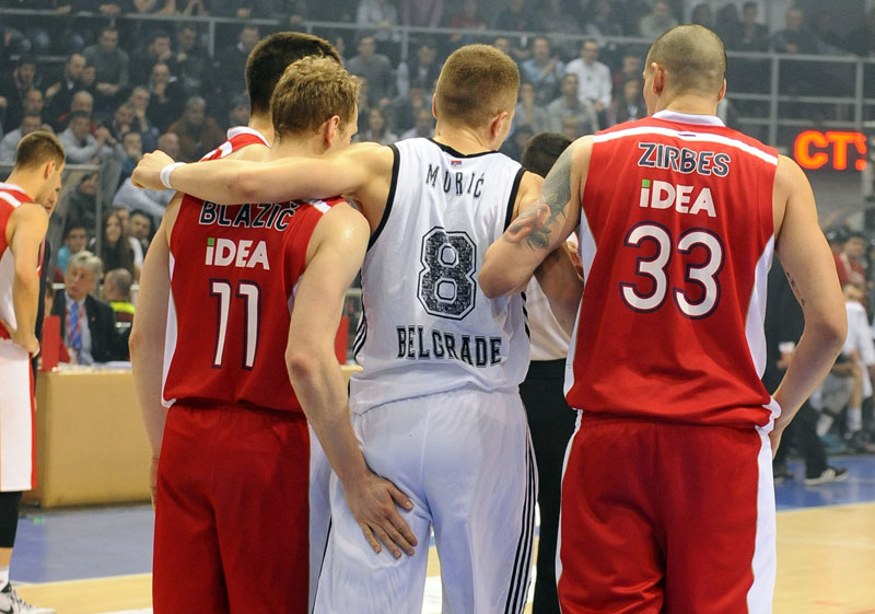 Мурић на прегледима; Вујошевић: Надам се да није ништа екстремно