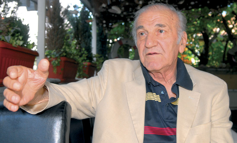 Бати Живојиновићу опет обили кућу!