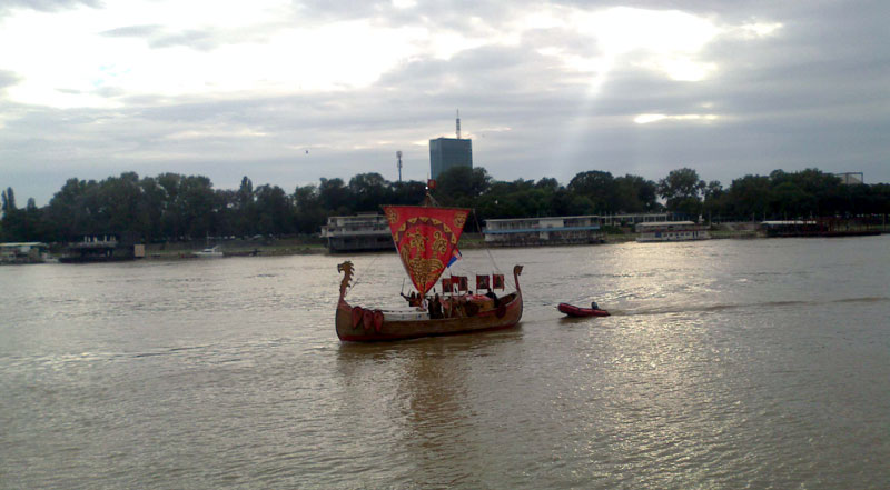 Пловидба лађом са витезовима!