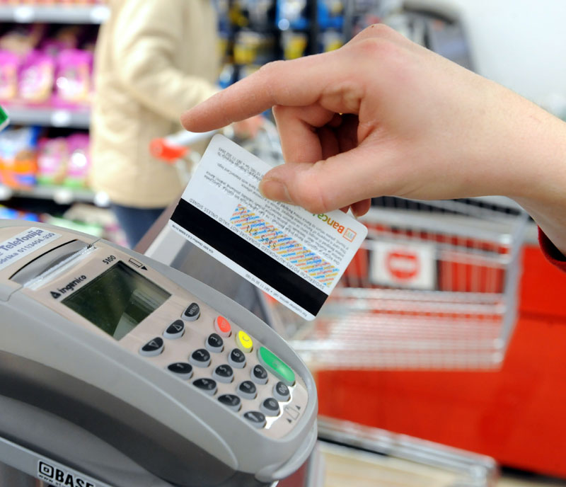 Картицама смо платили 700 милијарди динара