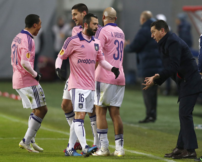 Венгер прати Митровића