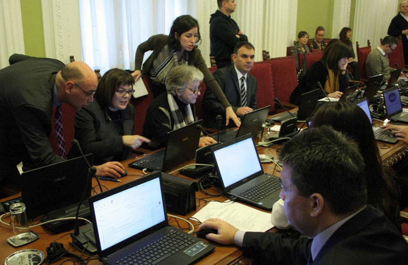 Двојицу радника одао полиграф