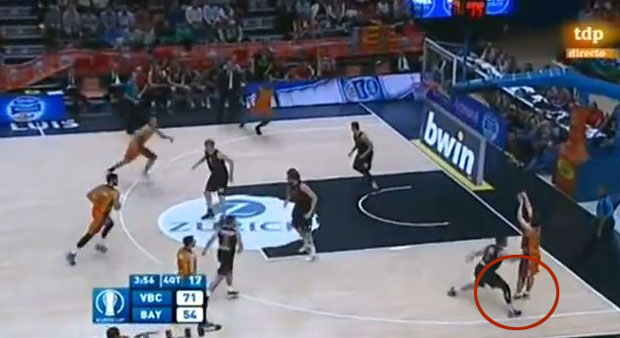 Шпанци оптужују Мицића да је намерно повредио Ван Росома!