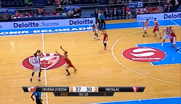 ВИДЕО: “Луда” тројка Јовића с пола терена