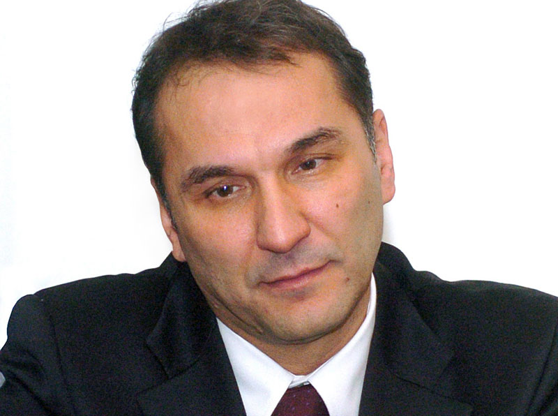 Син Бате Живојиновића не долази због потернице