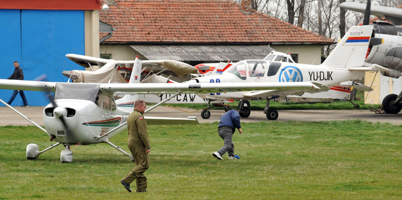 Ченеј ипак добија улагаче, граде писту дугу 1.600 метара