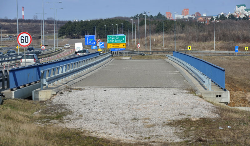 Радови на петљама пробили све рокове