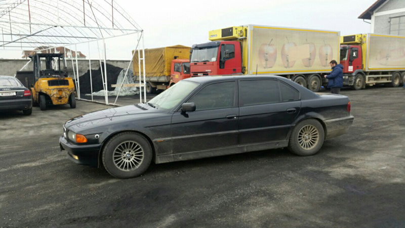 Председника возе у крнтији