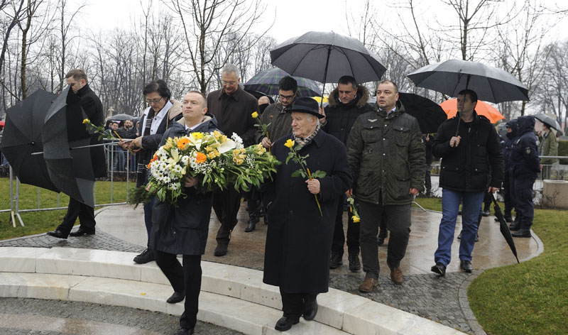 Грађани и политичари одају почаст Ђинђићу; Пајтић: Зоран је био једини реформатор