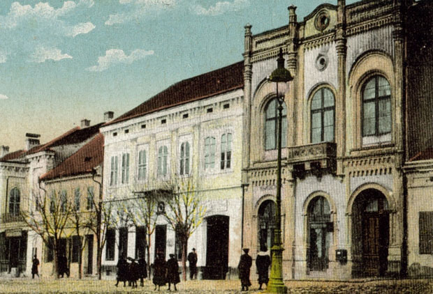 Демократиjа зачињена каменицама