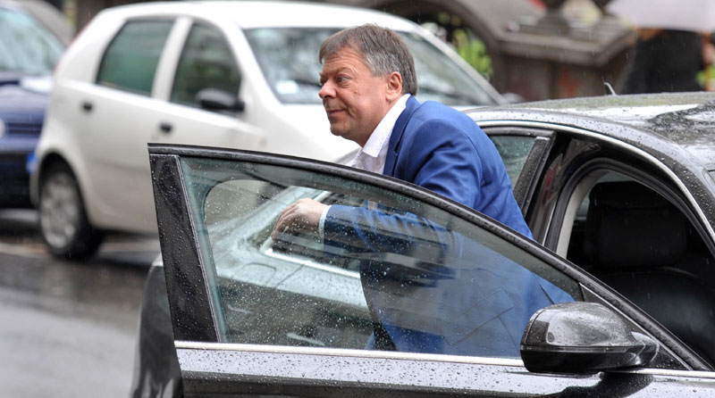 Тончев поново у клинчу са СНС