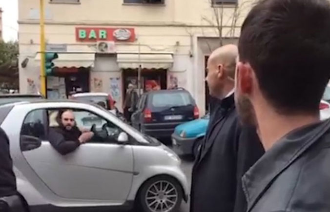 ВИДЕО: Вербални дуел навијача Роме и Пјанића на улицама Рима