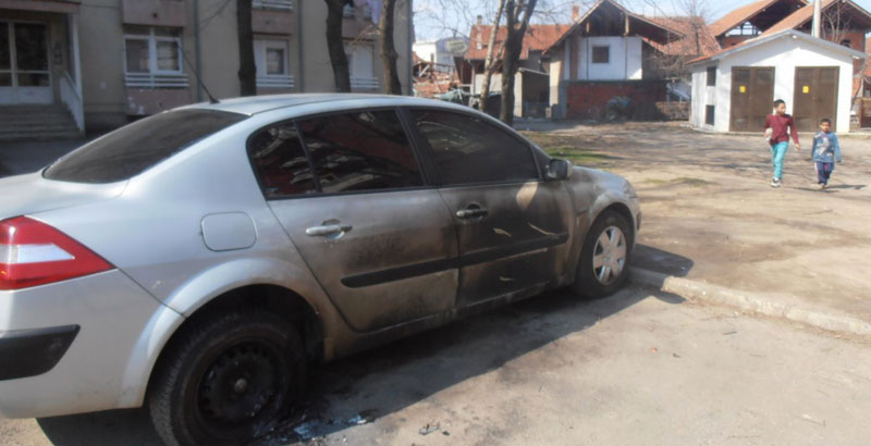 Крушевац: Припаднику Интервентне запалили ауто