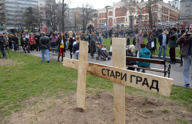 Закуцали крстове да сахране Стари град