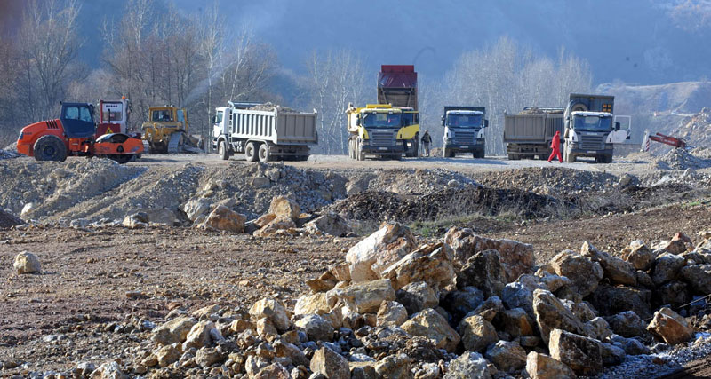 Посао нам даjу Грци