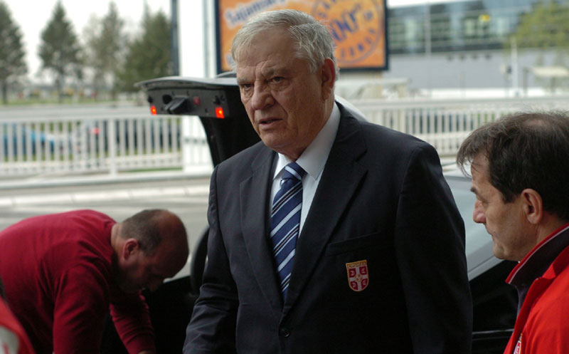 Караџић: Европа не признаје дивљање, хулигане и њихове налогодавце морамо да склонимо са терена