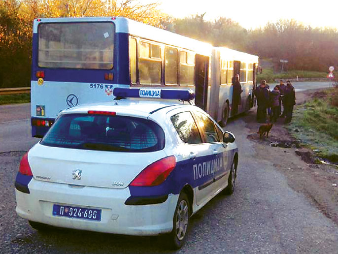 Контролор у Ластином аутобусу ишамарао путницу!