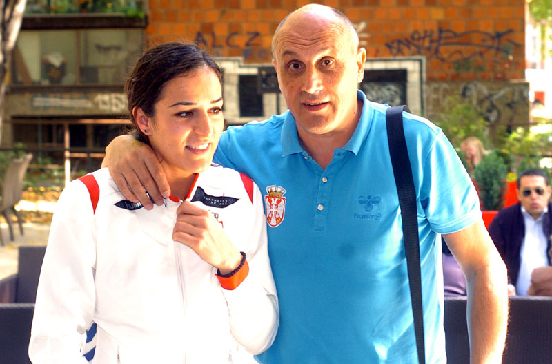 Ко добија, а ко губи у случају неуспеха женске репрезентације: Селектору 68.000, Савез без 300.000 евра?