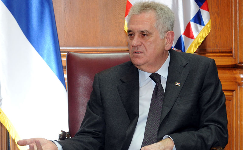 Хаг нас притиска преко Шешеља