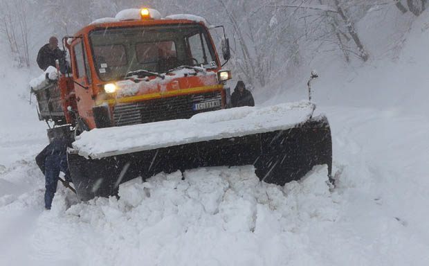 Tромесечна беба заробљена у селу одсеченом од света, понестаје јој хране!