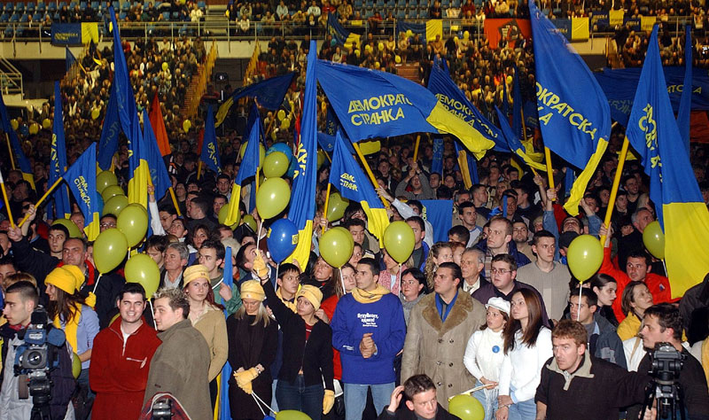 Митинзи: Два табора на две бине