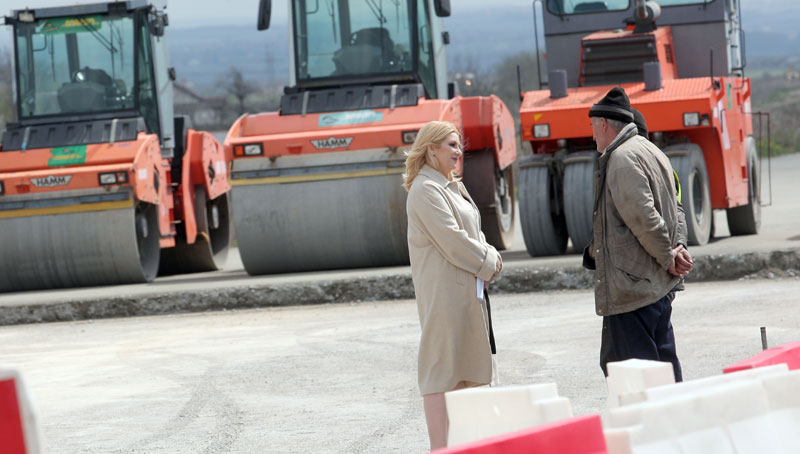 Дошла министарка, а нигде радника?!