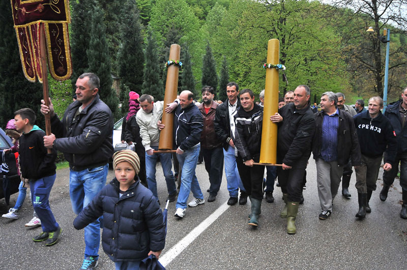 У Троношу донете „ратарске свеће”