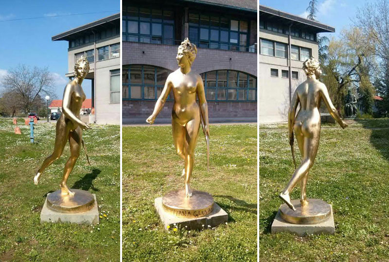 Префарбана Дијана у дворишту ФЛУ