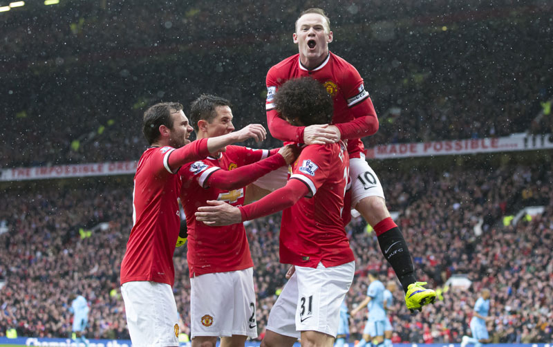 Премијер лига: Јунајтед газдује Манчестером, маскирани Фабрегас приближио Челси титули