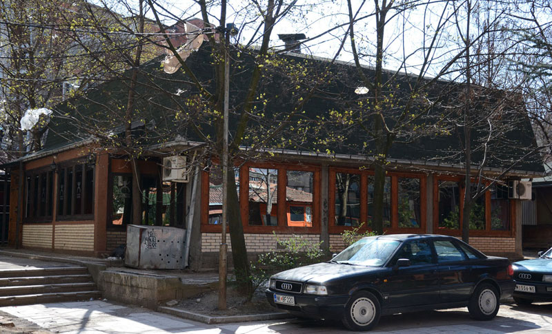 Пуцњава у Косовској Митровици, повређена два Србина, пуцано и на полицијско возило