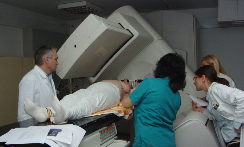 Обамин саветник лечи рак у Србији