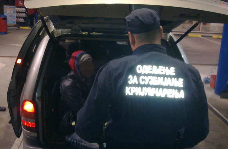 Ухапшена четворица кријумчара, покушали да превезу 25 миграната до границе