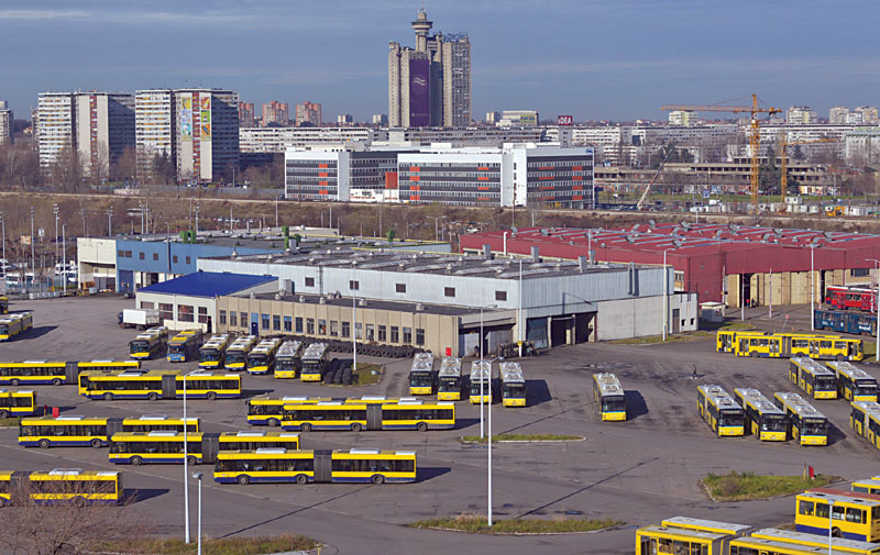 Београд: Аутобусе паркираjу ноћу и на улицама!