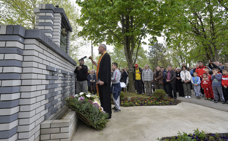 Батајница: Освештана спомен-чесма посвећена деци жртвама НАТО бомбардовања