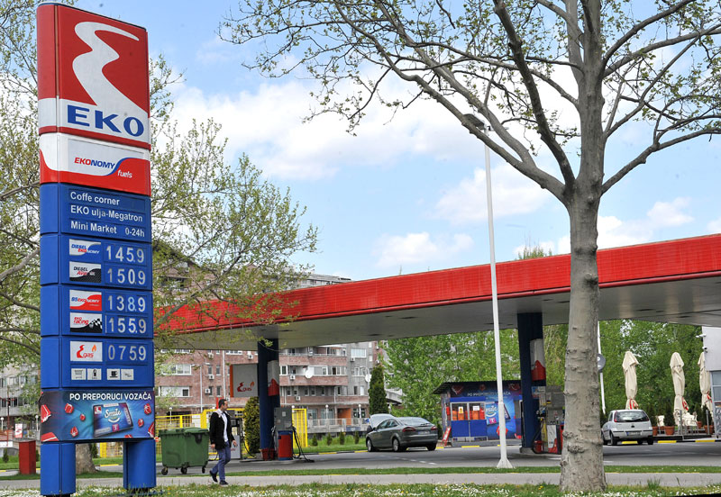 Бензин ће само бити скупљи!