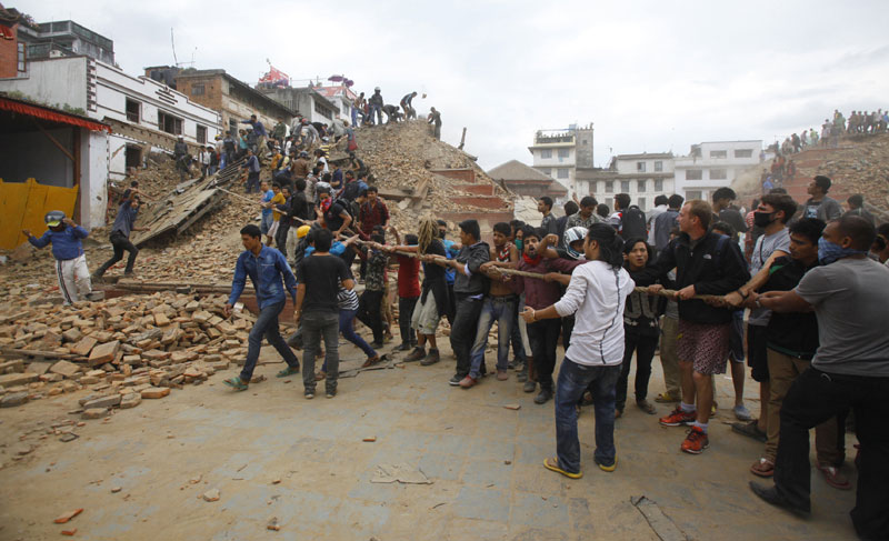 Непал: У земљотресу погинуло најмање 1.500 људи, српски алпинисти живи и здрави (ВИДЕО)