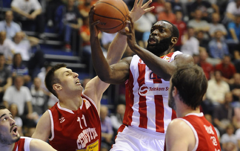 Полиција у Загребу спречила напад на Звездин аутобус