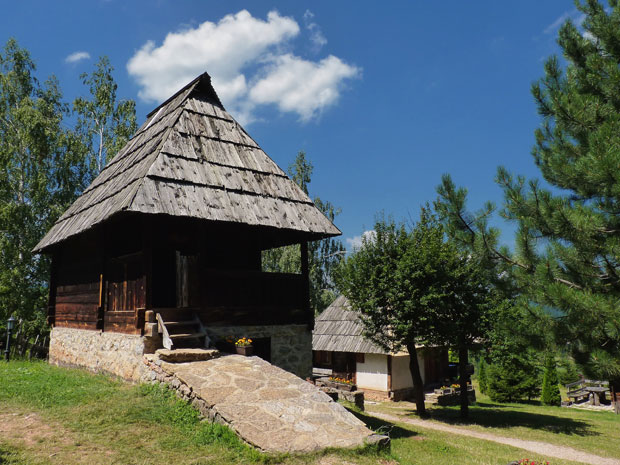 Колевка српрског градитељства говори тајним језиком