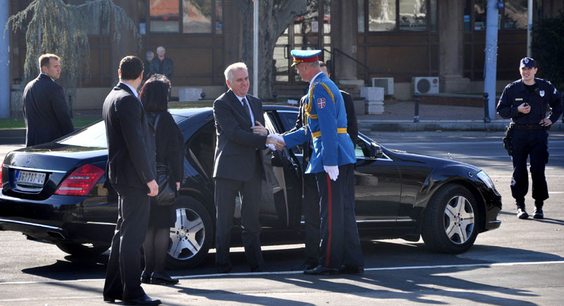 Николићевом мерцедесу треба мотор