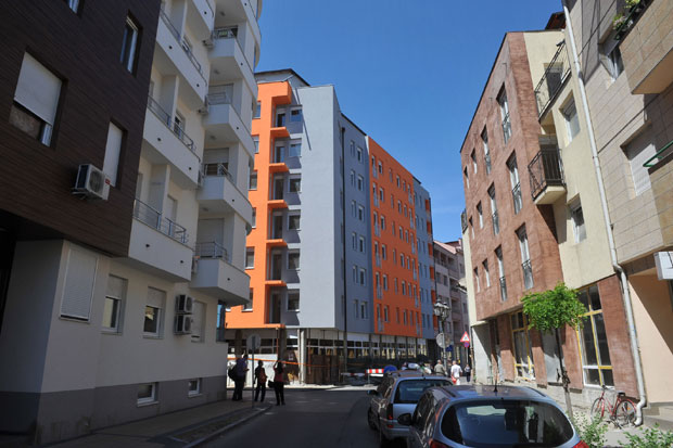 Претњом одложио рушење зграде!