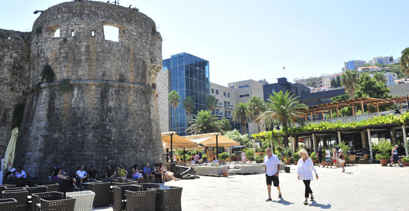 Будвански таксиста јачи од тројице Руса