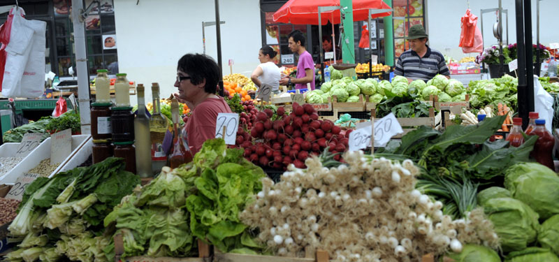 Српски сељaци губе битку са увозницима