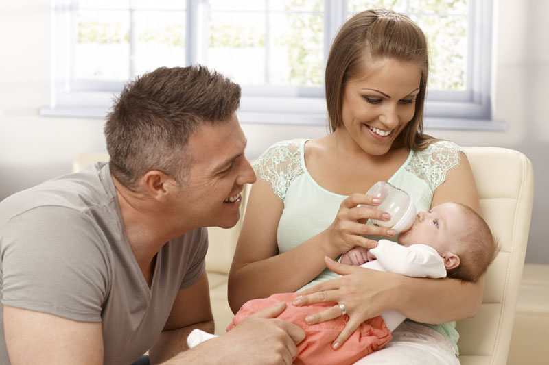 Правилно храњење бебе на флашицу