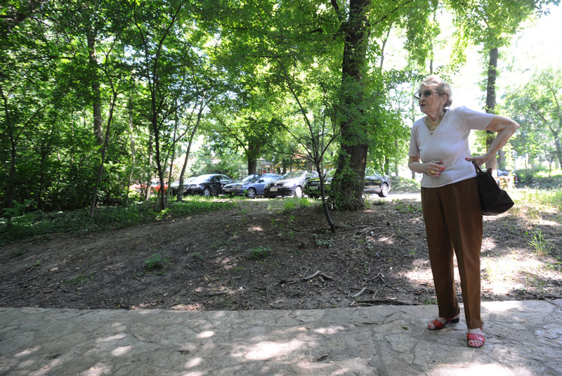 Неће депонију у парку на Сењаку