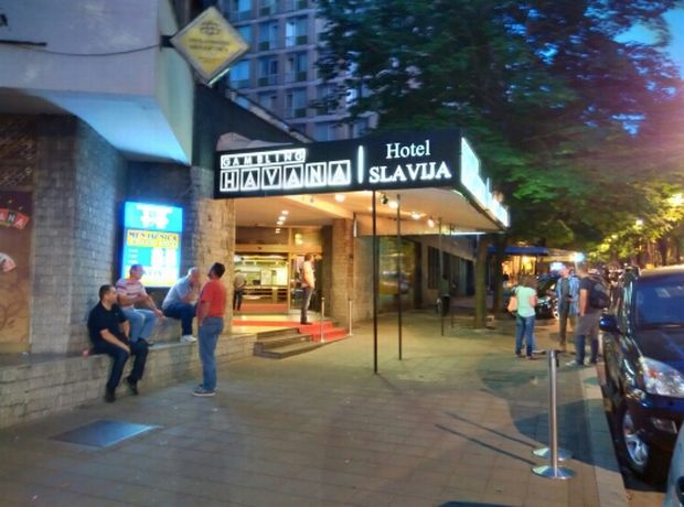 Упуцао супругу па себе у хотелу Славија?